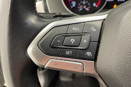 valkoinen Volkswagen Passat 2020 kuva 16.