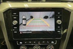 valkoinen Volkswagen Passat 2020 kuva 18.