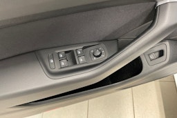 valkoinen Volkswagen Passat 2020 kuva 19.