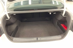 valkoinen Volkswagen Passat 2020 kuva 21.