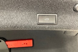 valkoinen Volkswagen Passat 2020 kuva 22.
