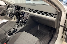valkoinen Volkswagen Passat 2020 kuva 25.