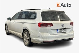 Valkoinen Volkswagen PASSAT 2020 kuva 2.