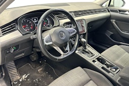 Valkoinen Volkswagen PASSAT 2020 kuva 3.