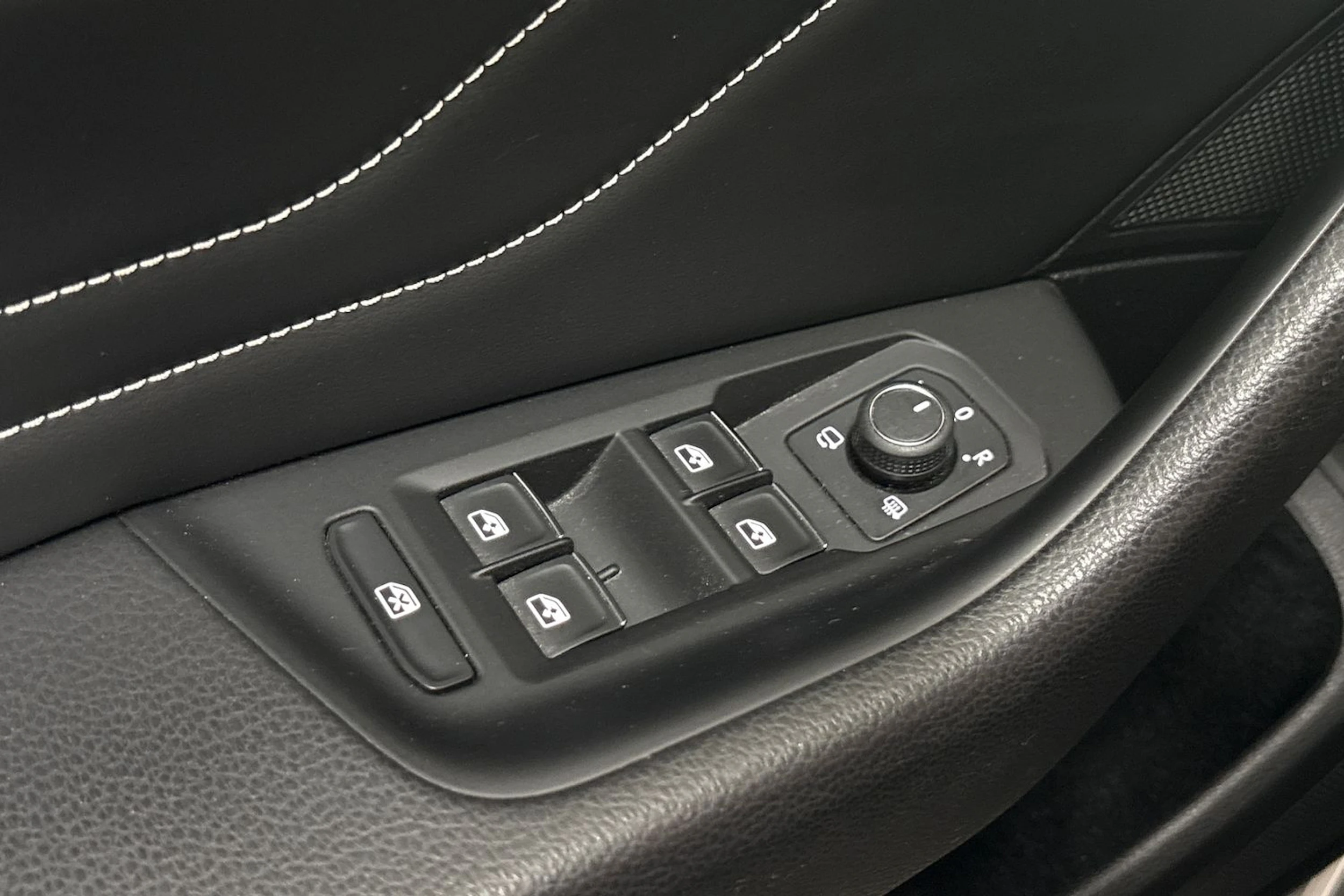 Hopea Volkswagen PASSAT 2021 kuva 27.