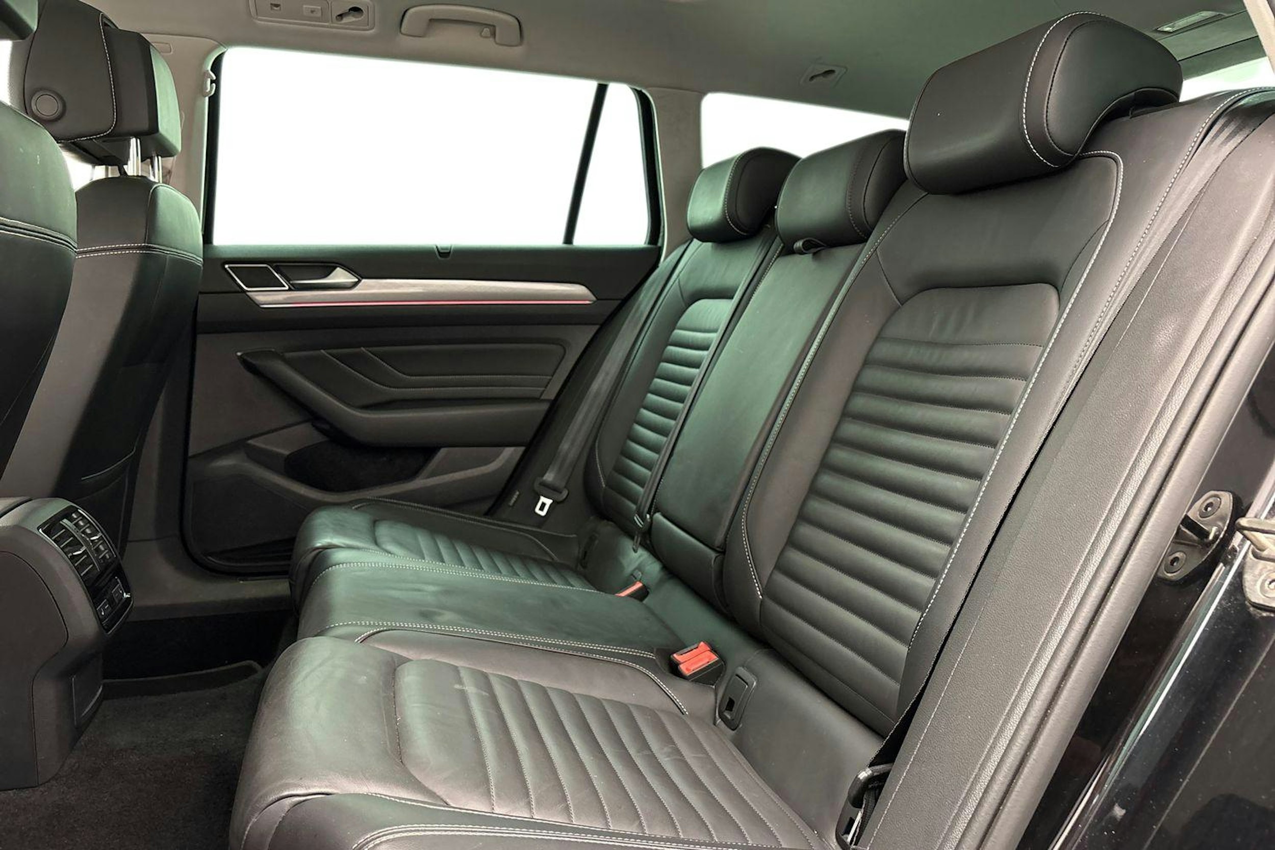 musta Volkswagen Passat 2020 kuva 10.