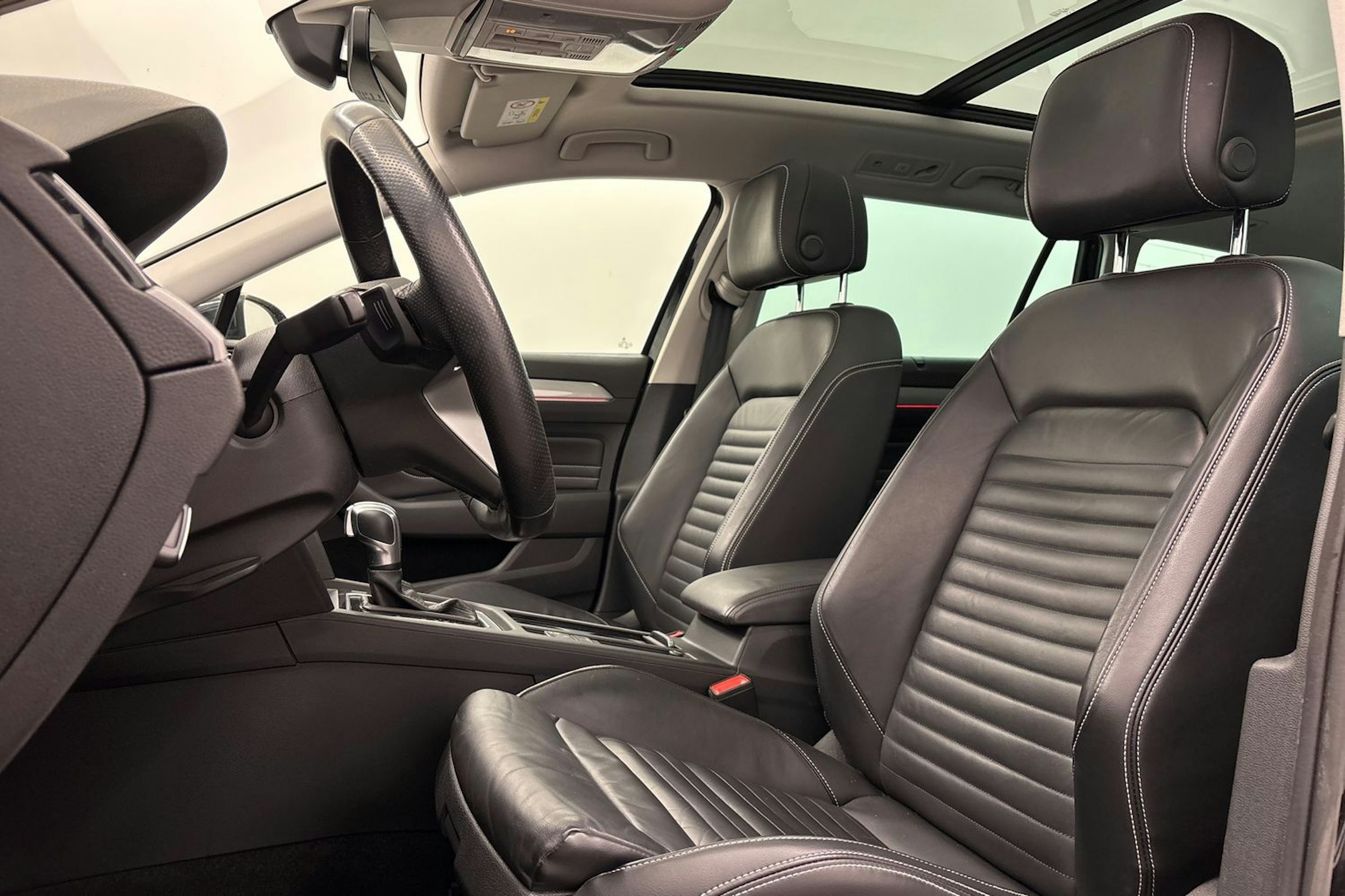 musta Volkswagen Passat 2020 kuva 14.