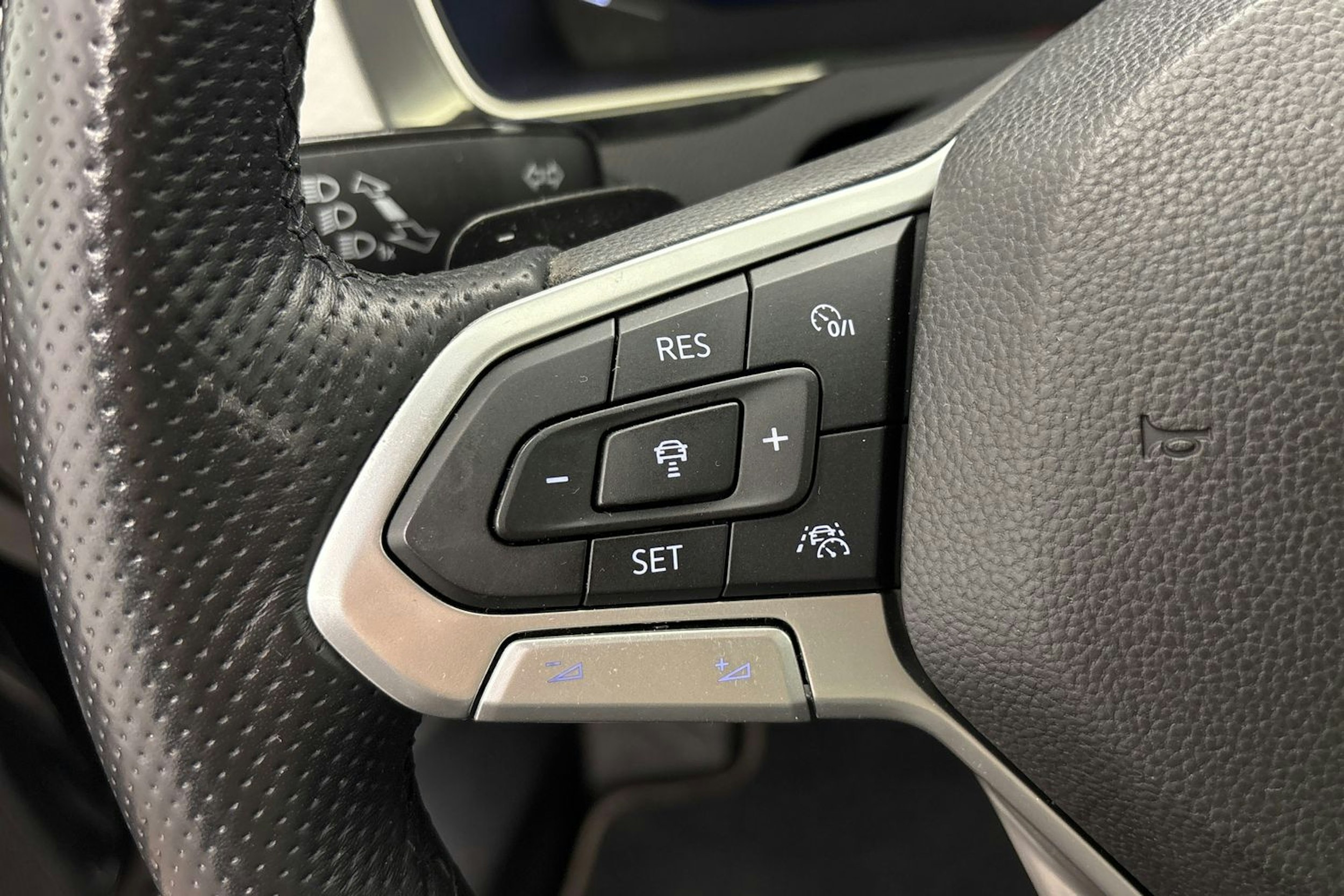 musta Volkswagen Passat 2020 kuva 16.