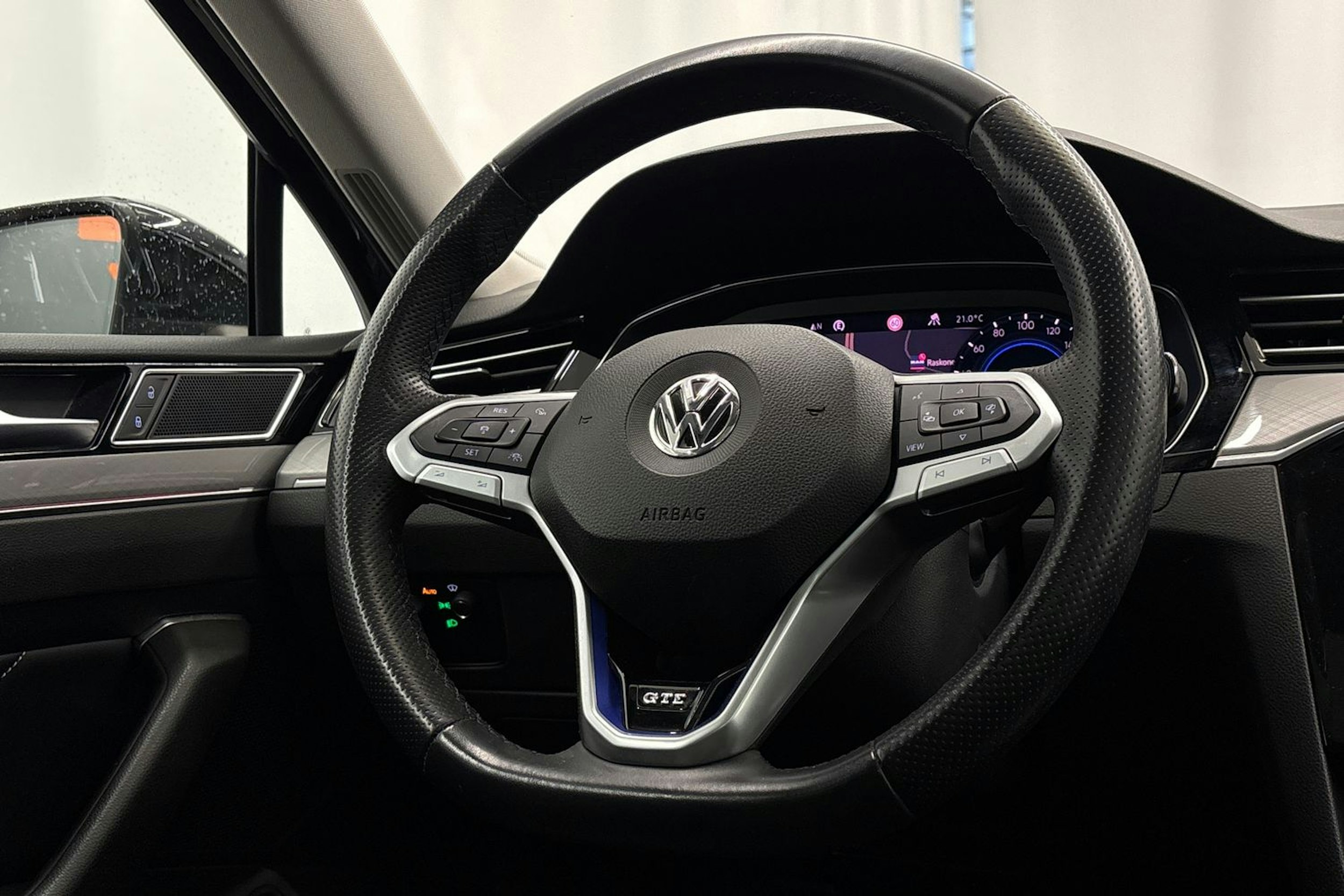 musta Volkswagen Passat 2020 kuva 19.