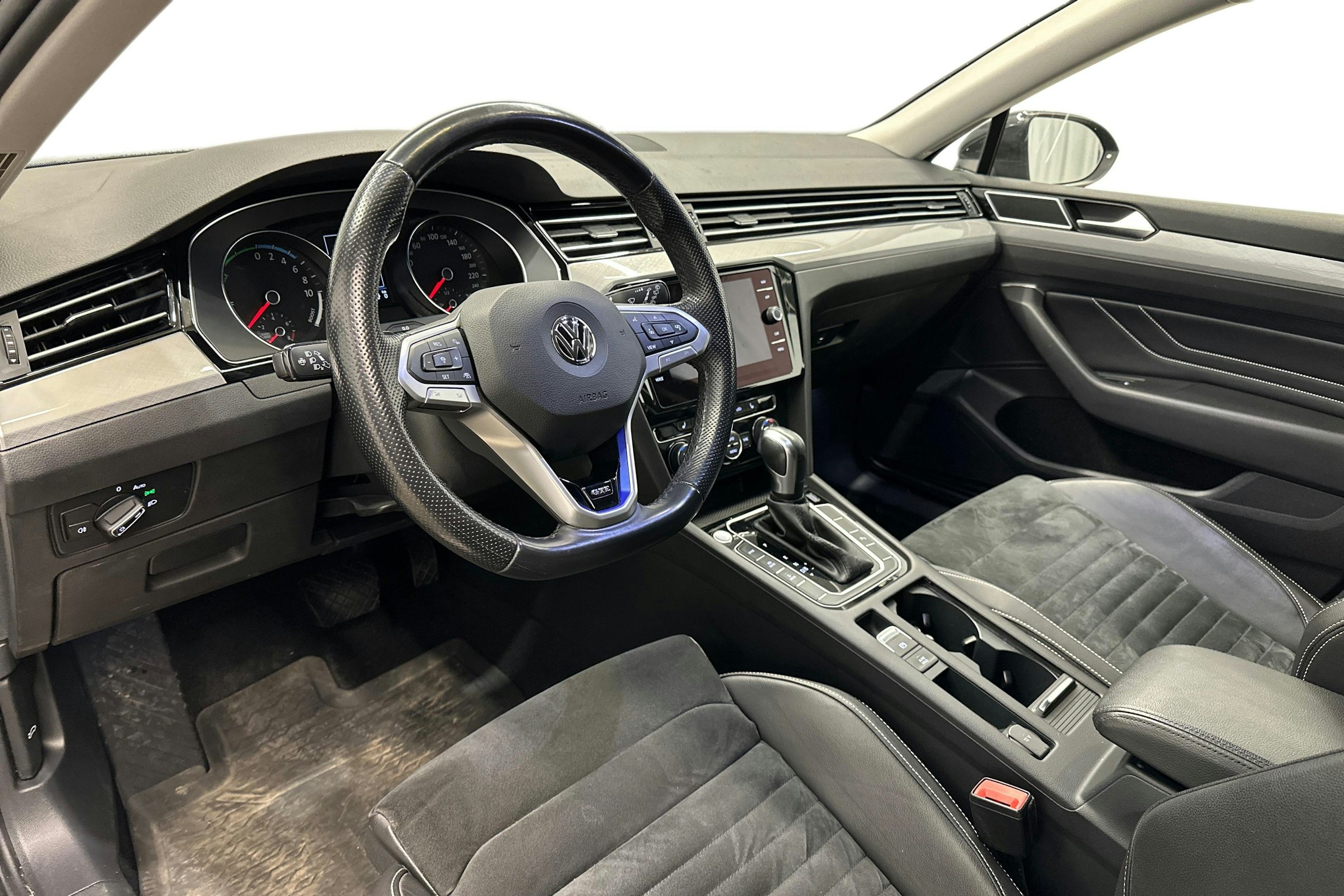 harmaa Volkswagen Passat 2020 kuva 7.