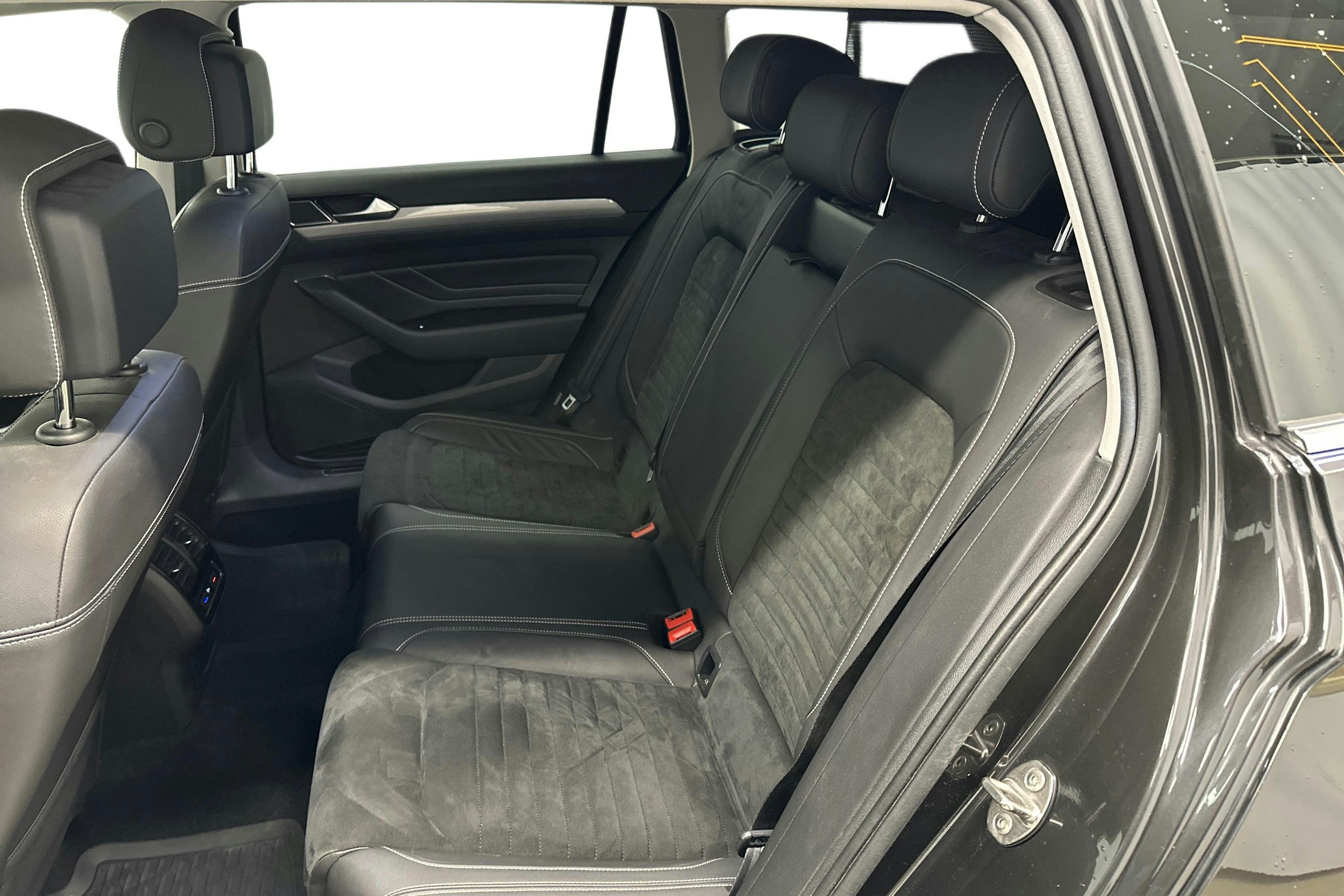 harmaa Volkswagen Passat 2020 kuva 10.