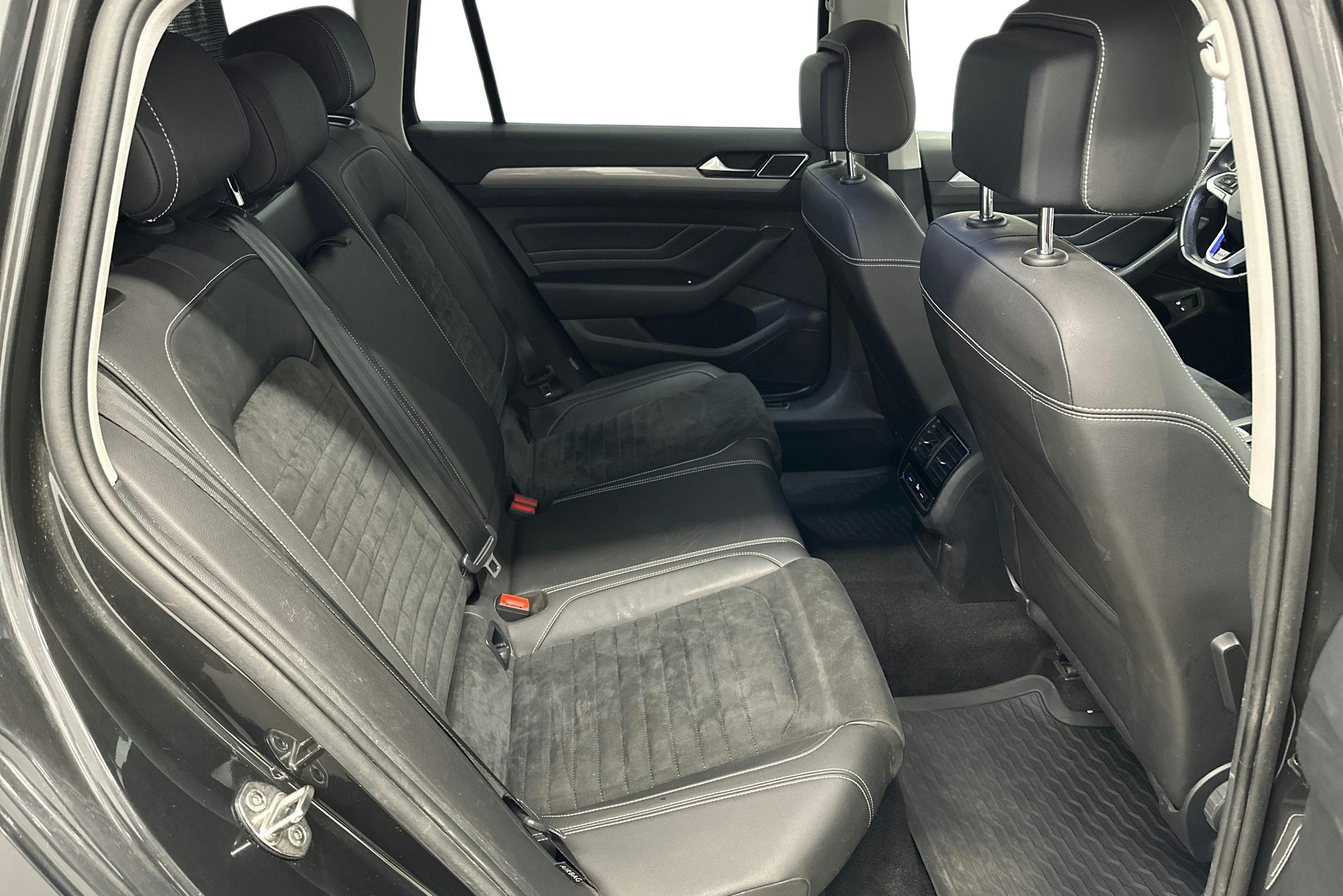 harmaa Volkswagen Passat 2020 kuva 11.