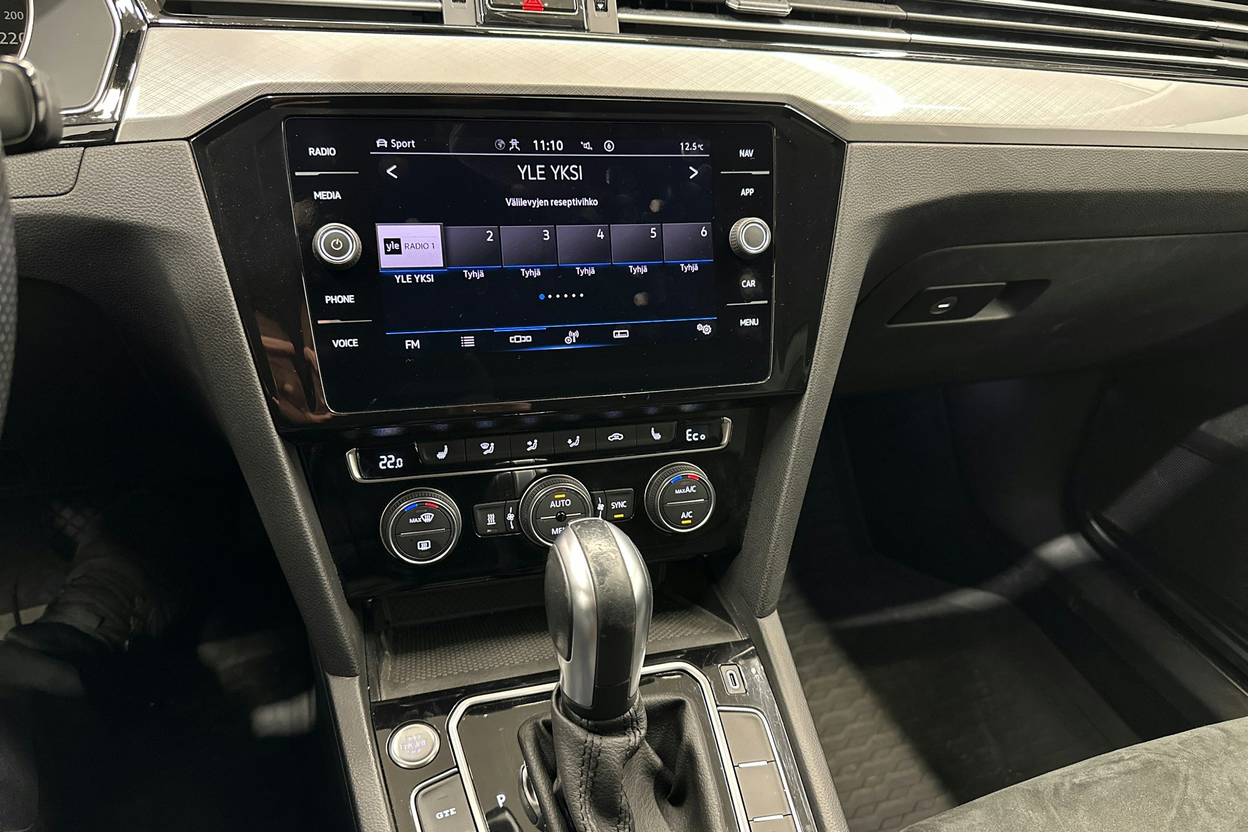 harmaa Volkswagen Passat 2020 kuva 16.