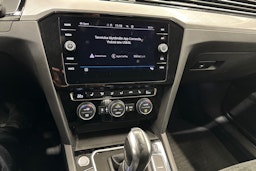 harmaa Volkswagen Passat 2020 kuva 18.