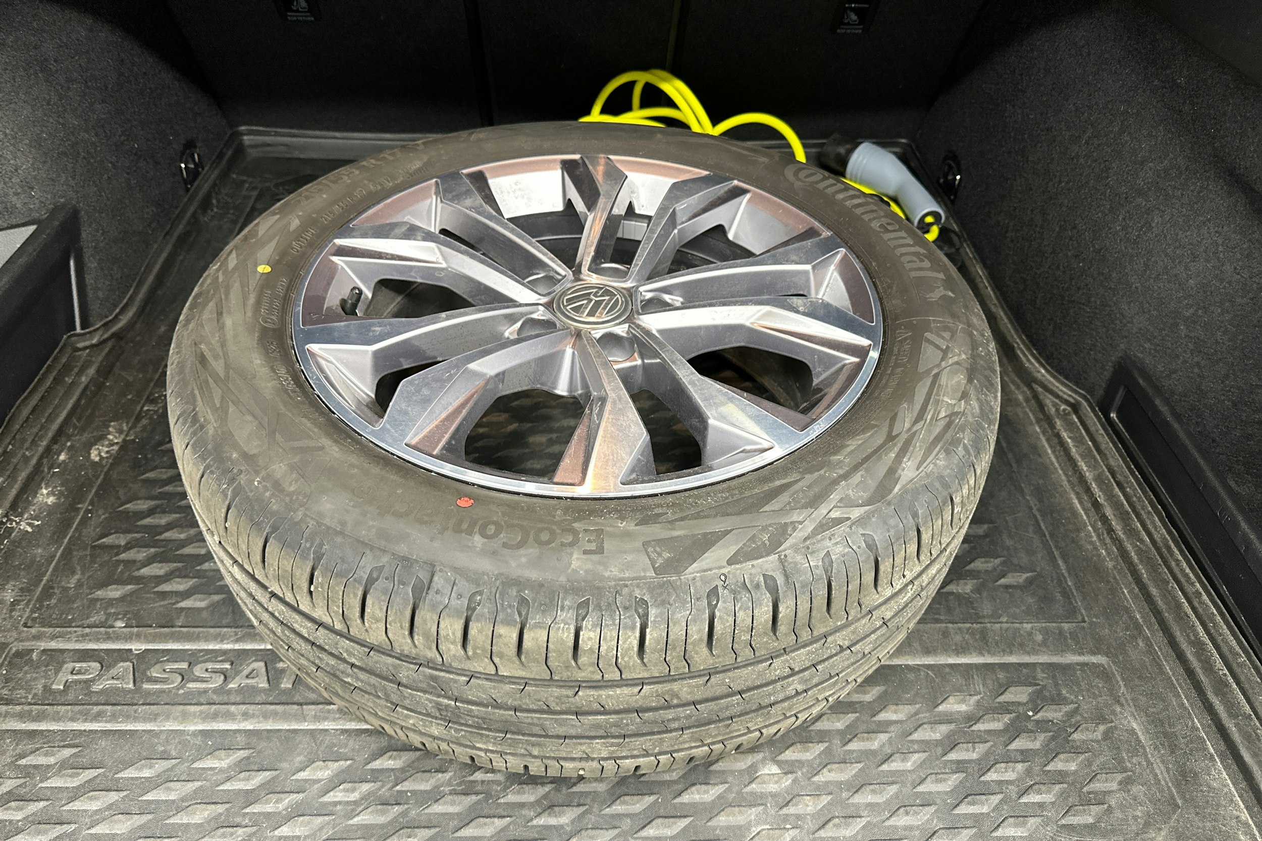 harmaa Volkswagen Passat 2020 kuva 24.