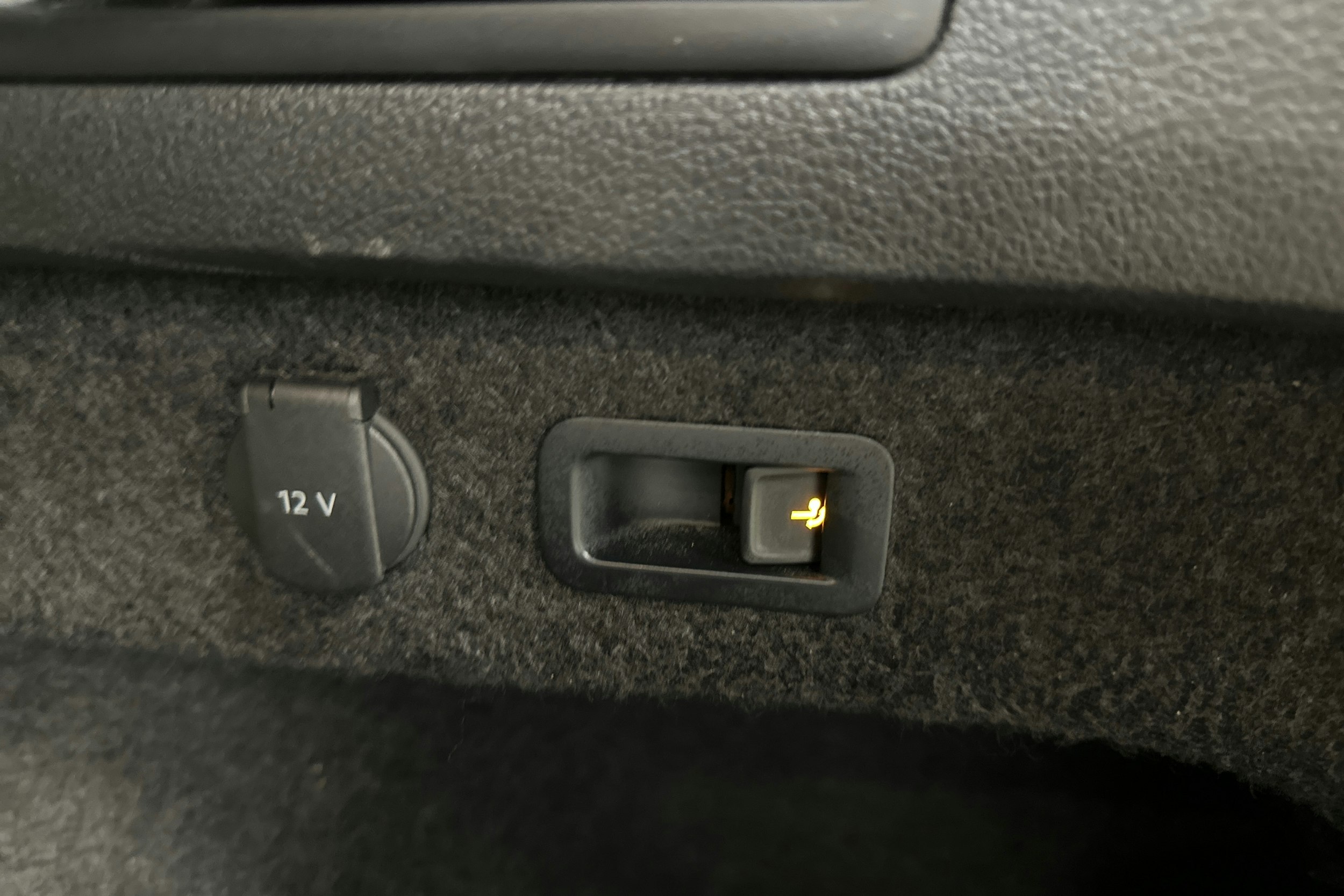 harmaa Volkswagen Passat 2020 kuva 25.