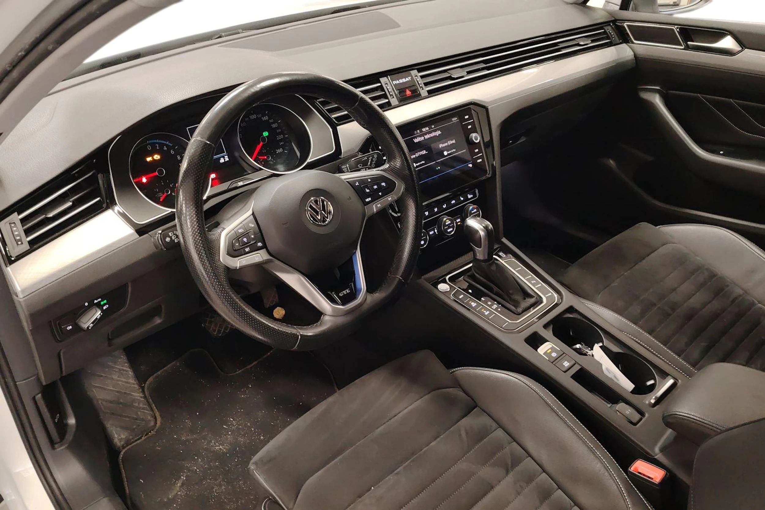 valkoinen Volkswagen Passat 2020 kuva 3.