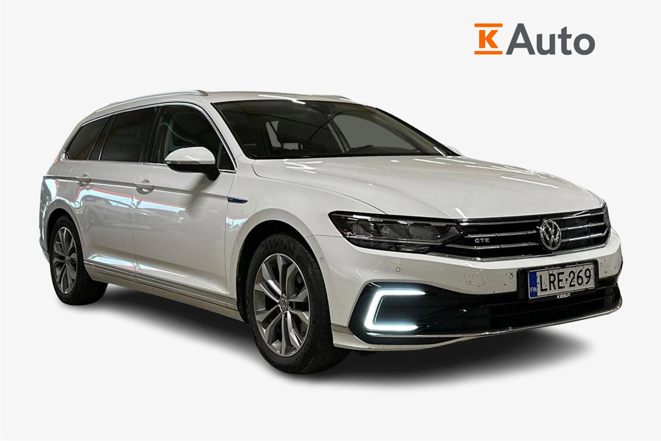 valkoinen Volkswagen Passat 2020 kuva 1.