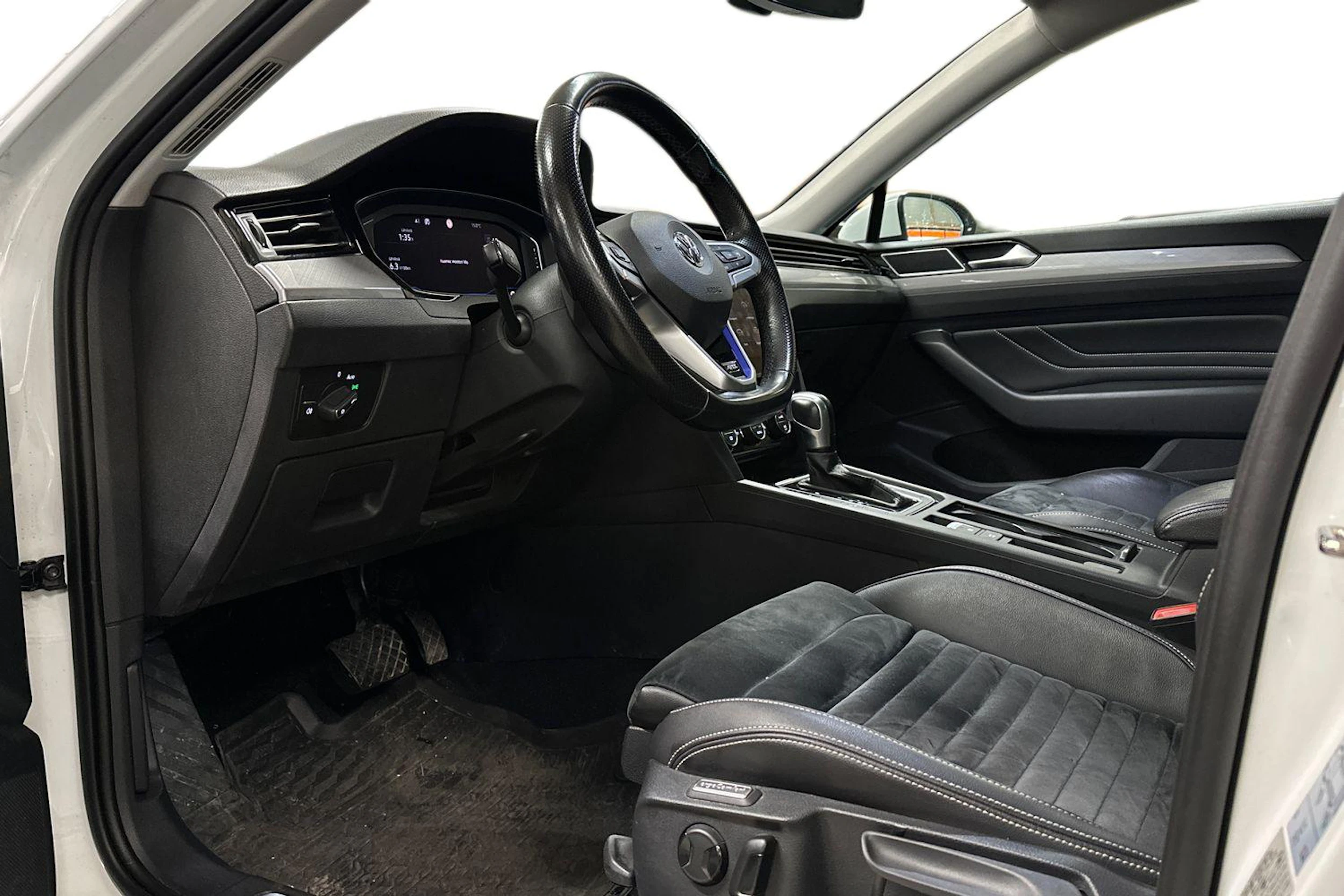 valkoinen Volkswagen Passat 2020 kuva 3.