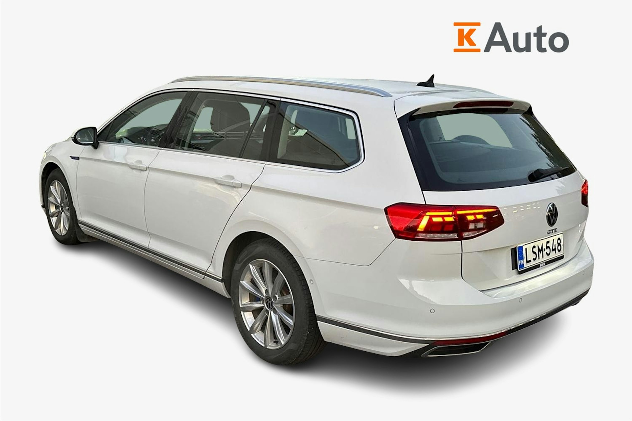 valkoinen Volkswagen Passat 2020 kuva 2.