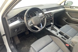 valkoinen Volkswagen Passat 2021 kuva 3.