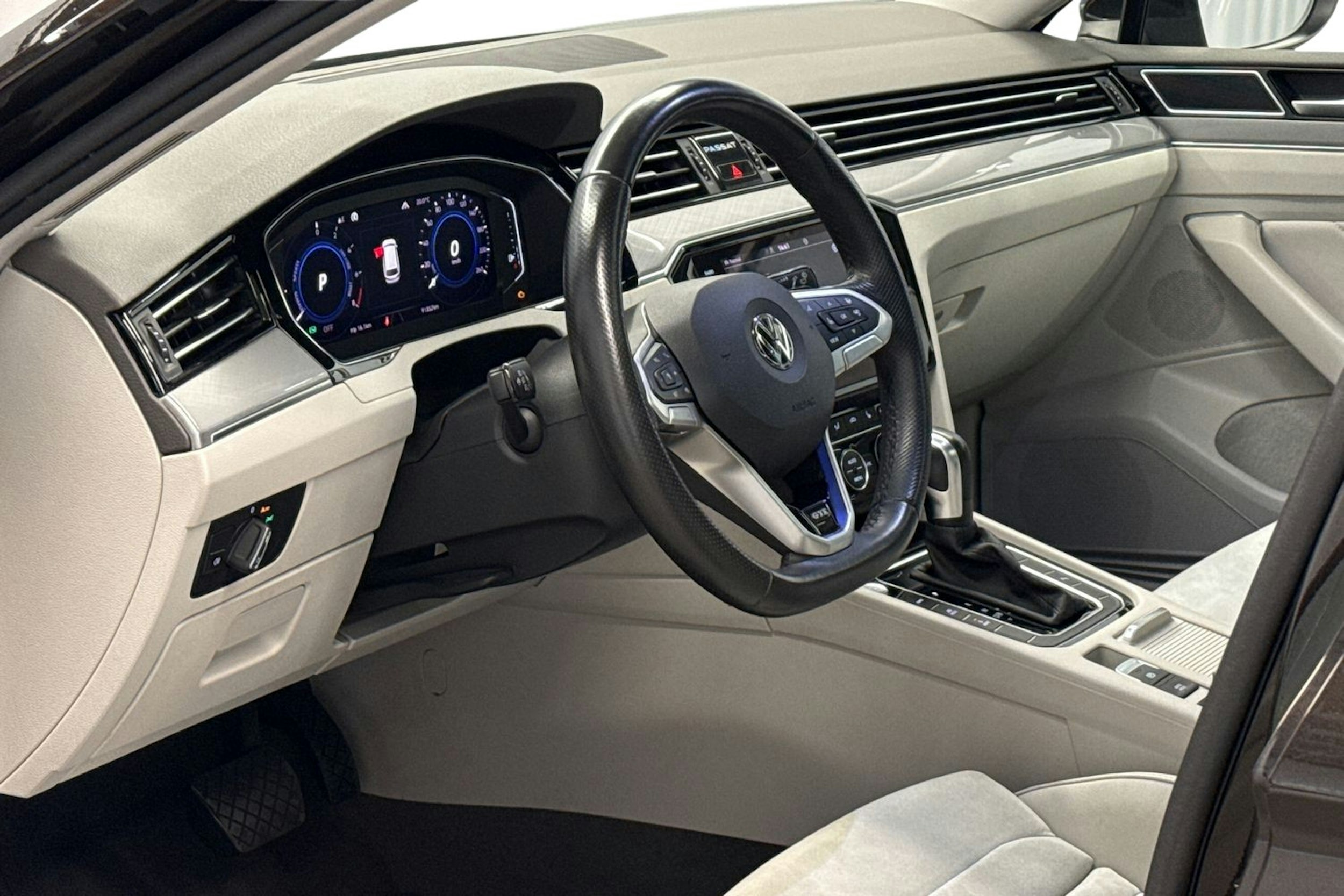 ruskea (beige) Volkswagen Passat 2020 kuva 7.