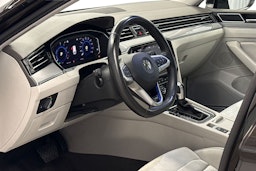 ruskea (beige) Volkswagen Passat 2020 kuva 7.