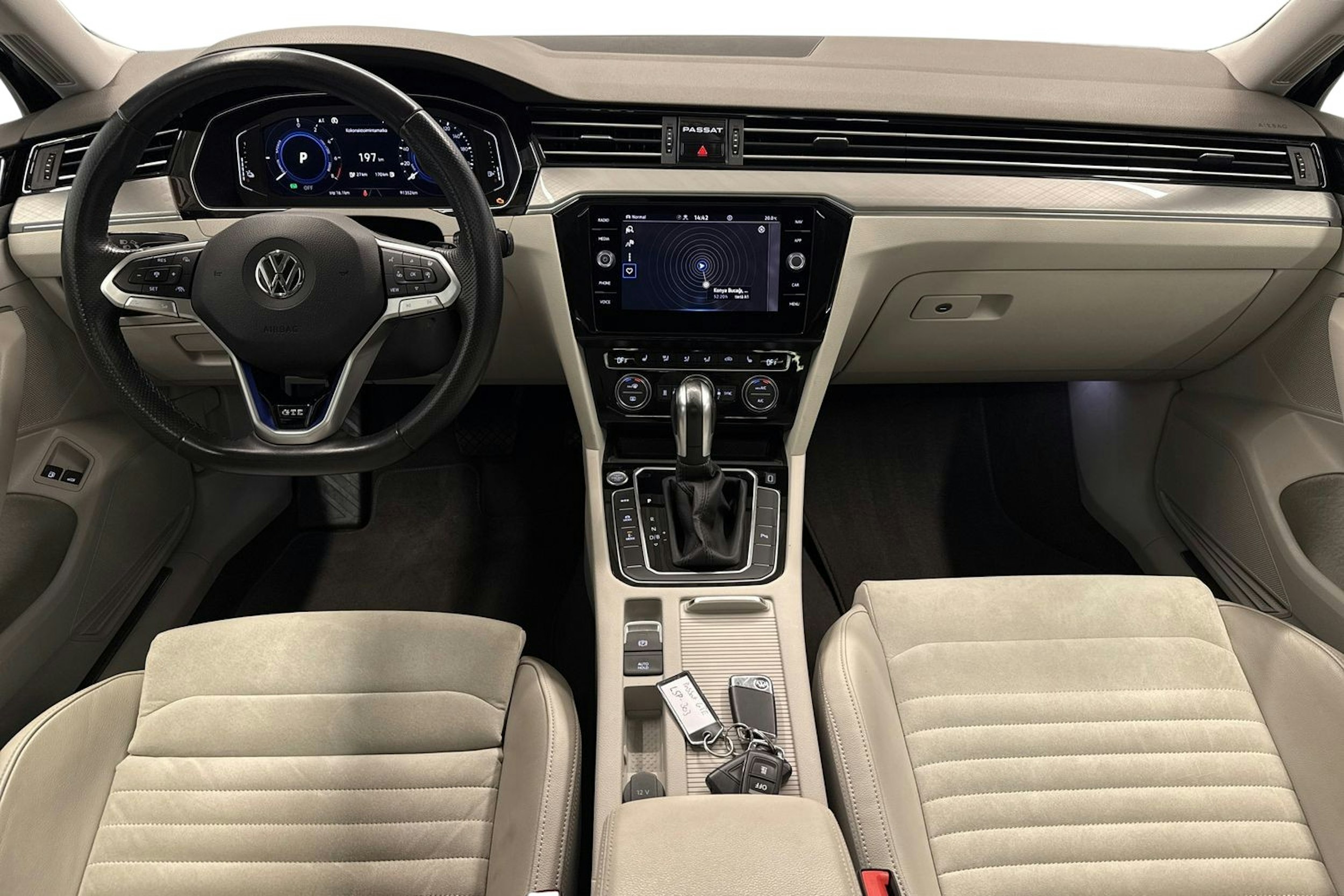 ruskea (beige) Volkswagen Passat 2020 kuva 9.