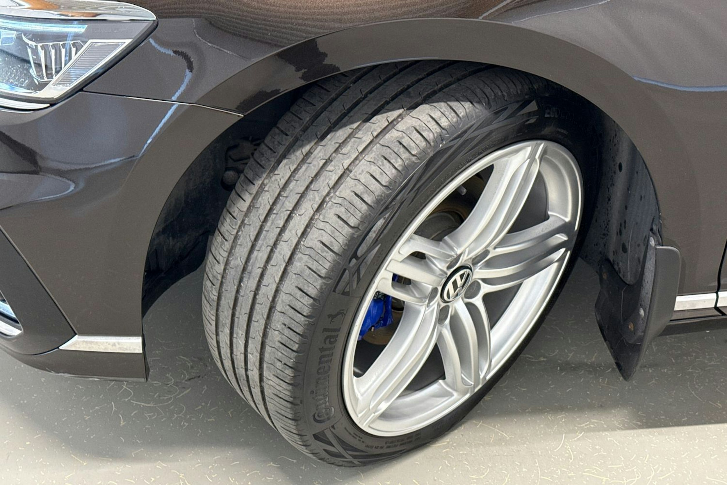 ruskea (beige) Volkswagen Passat 2020 kuva 13.