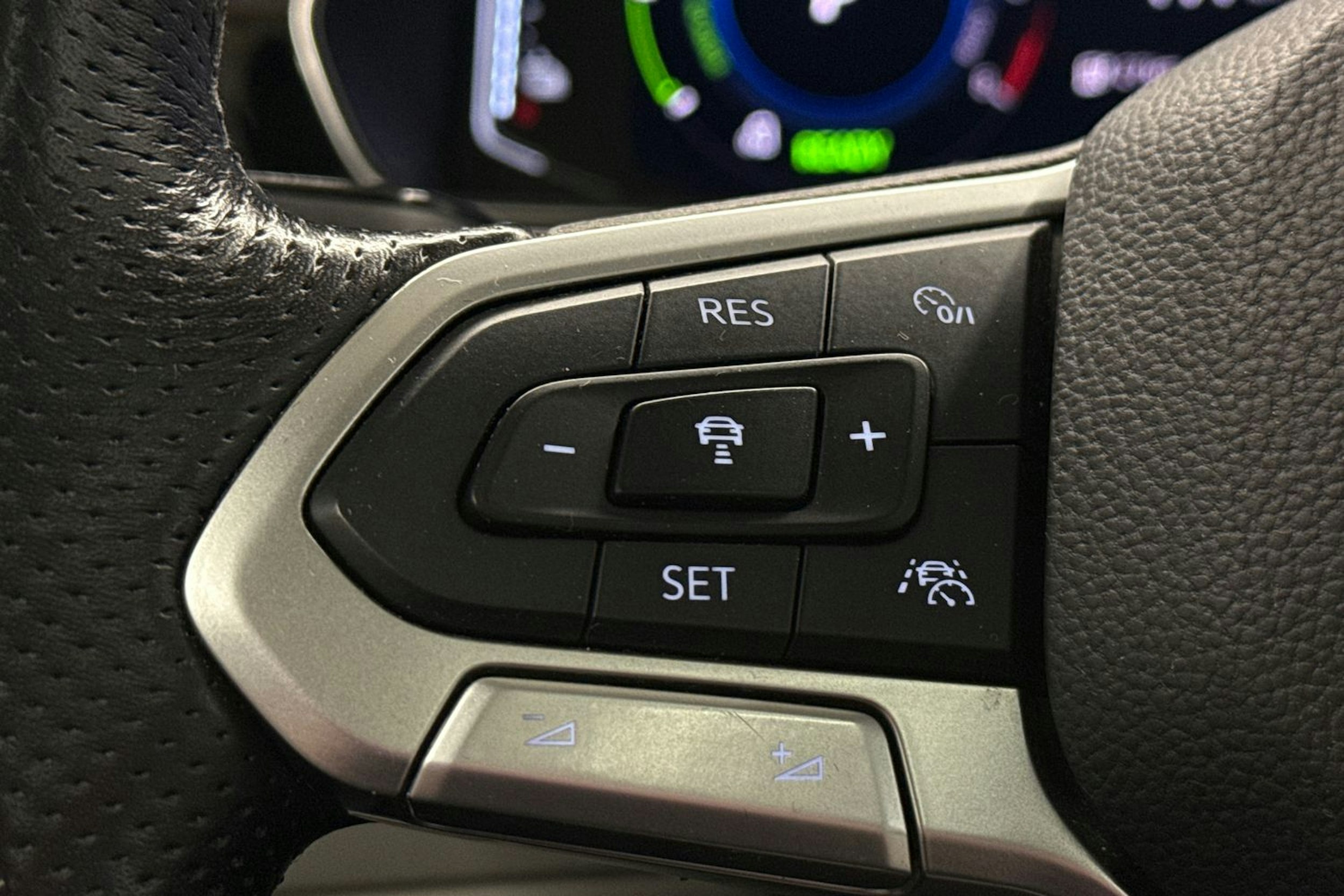 ruskea (beige) Volkswagen Passat 2020 kuva 15.