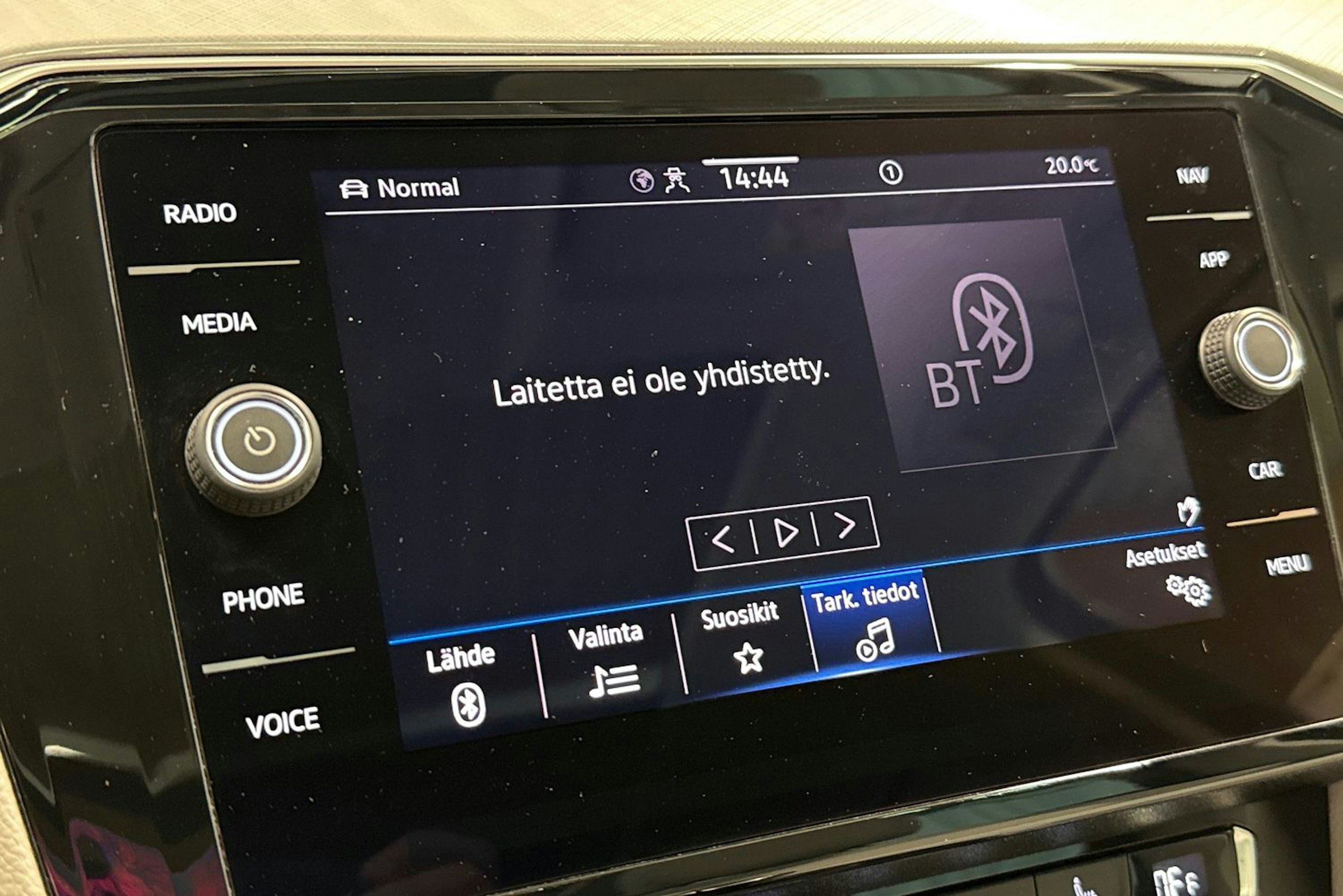 ruskea (beige) Volkswagen Passat 2020 kuva 19.