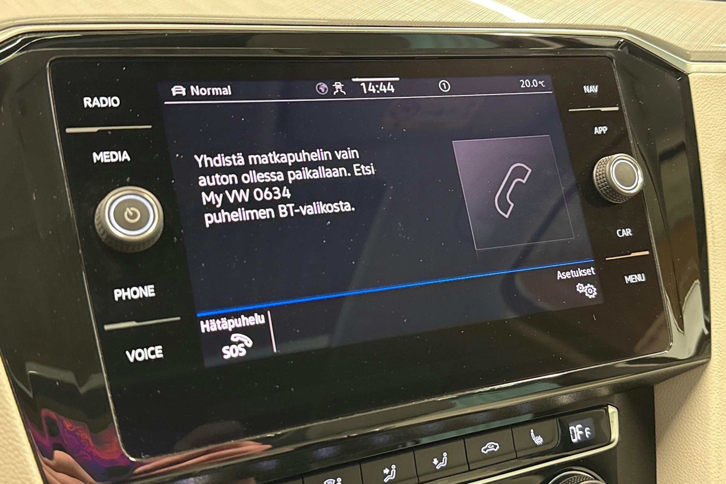 ruskea (beige) Volkswagen Passat 2020 kuva 20.