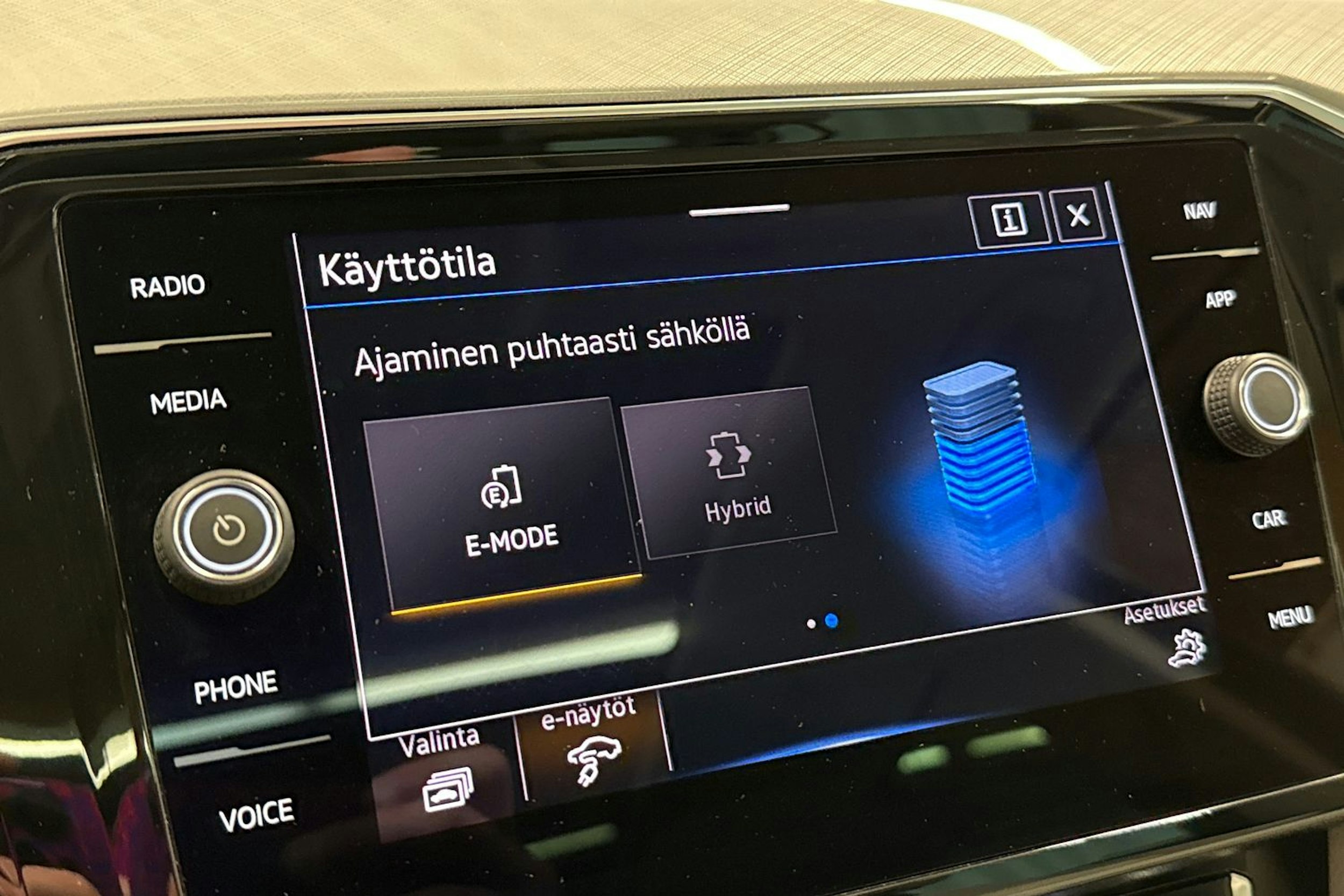 ruskea (beige) Volkswagen Passat 2020 kuva 22.