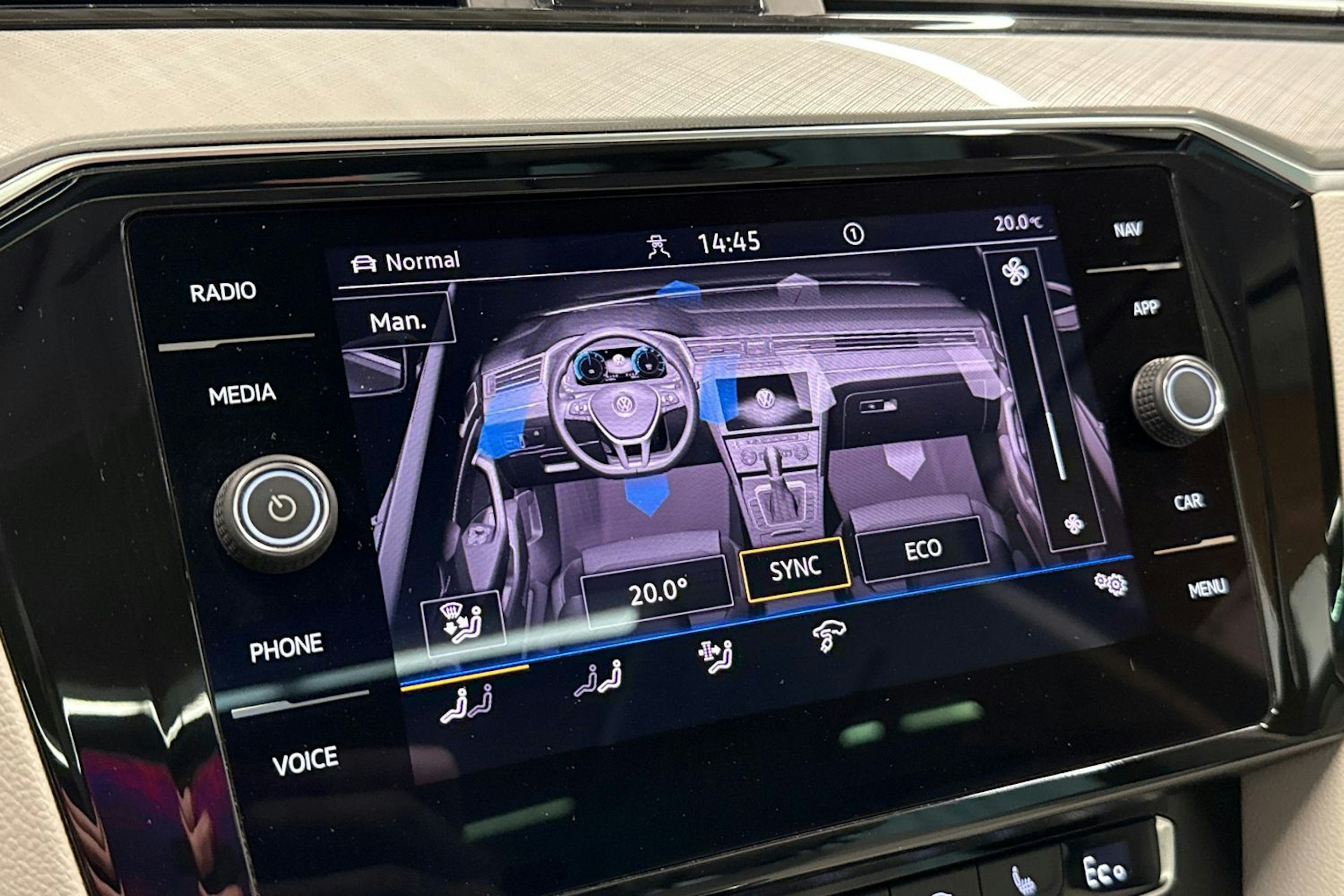 ruskea (beige) Volkswagen Passat 2020 kuva 23.