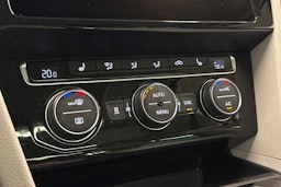 ruskea (beige) Volkswagen Passat 2020 kuva 25.