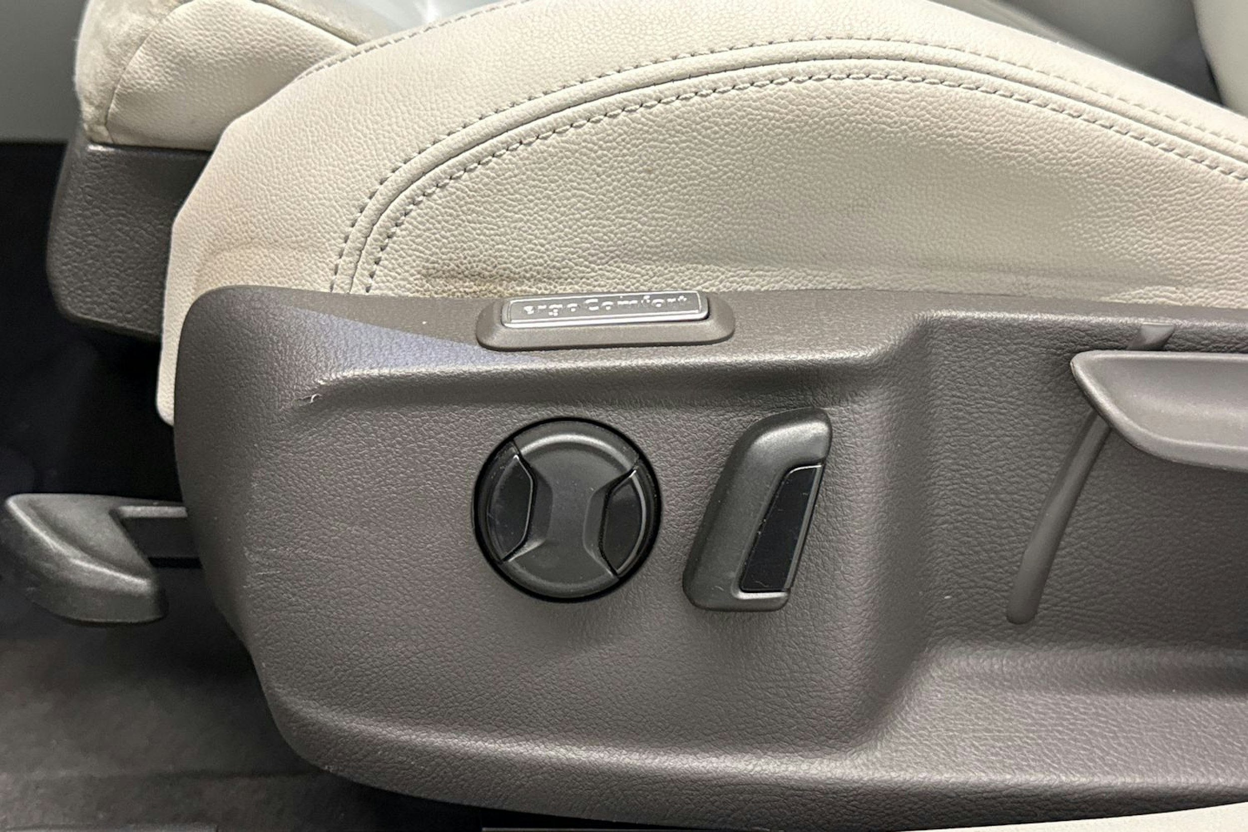 ruskea (beige) Volkswagen Passat 2020 kuva 28.