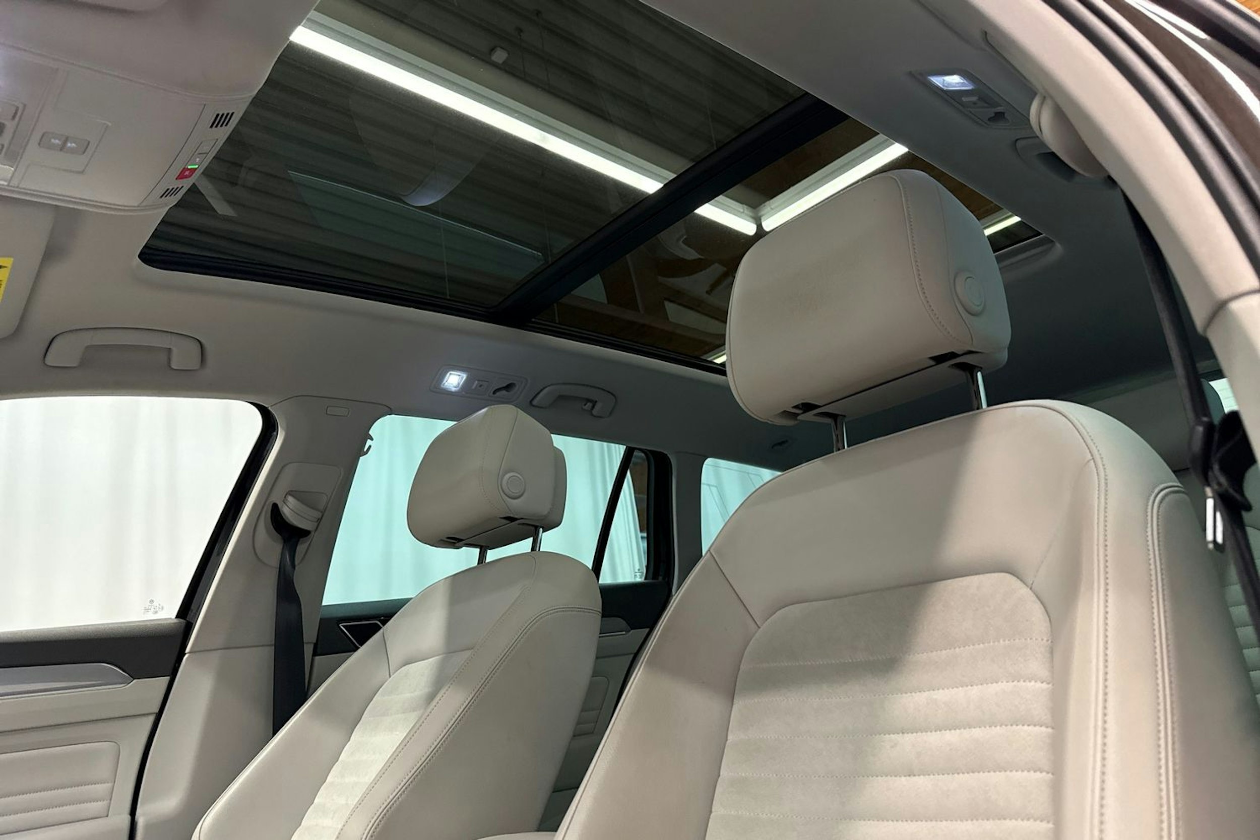 ruskea (beige) Volkswagen Passat 2020 kuva 29.