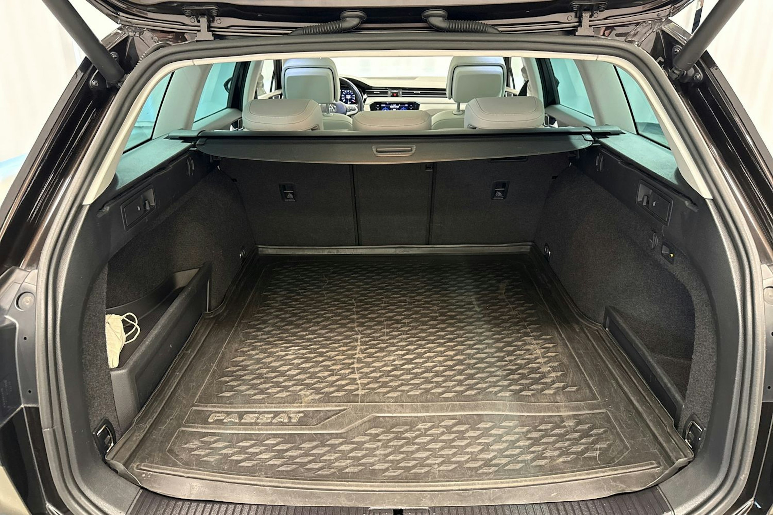 ruskea (beige) Volkswagen Passat 2020 kuva 30.