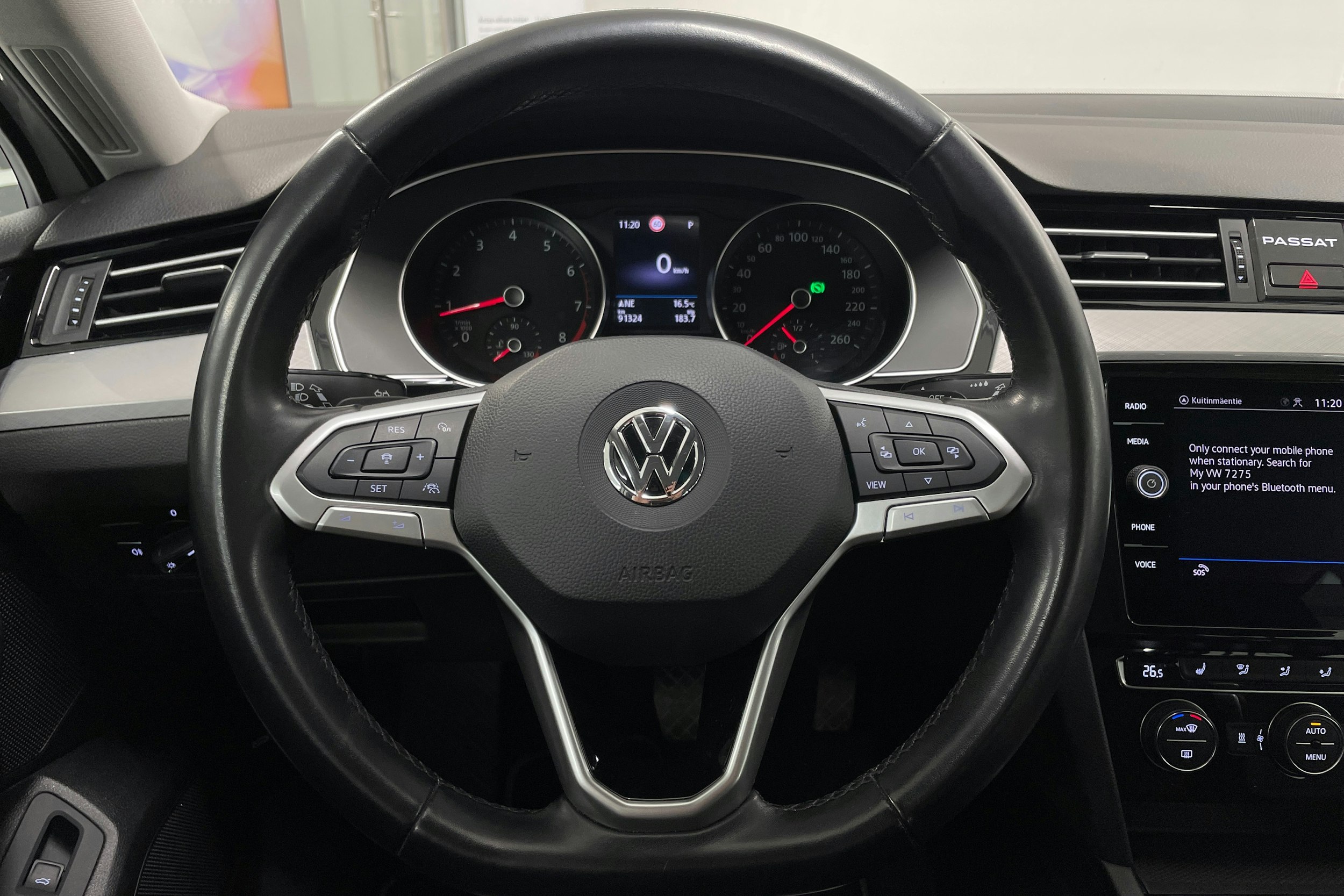 valkoinen Volkswagen Passat 2020 kuva 14.