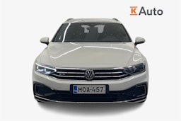 valkoinen Volkswagen Passat 2020 kuva 5.