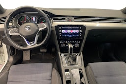 valkoinen Volkswagen Passat 2020 kuva 9.