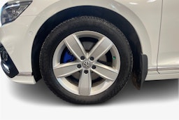 valkoinen Volkswagen Passat 2020 kuva 11.