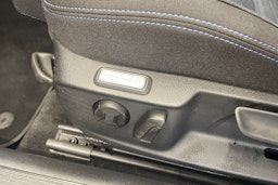 valkoinen Volkswagen Passat 2020 kuva 19.