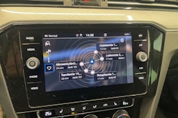 valkoinen Volkswagen Passat 2020 kuva 21.