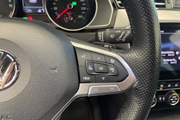 valkoinen Volkswagen Passat 2020 kuva 23.