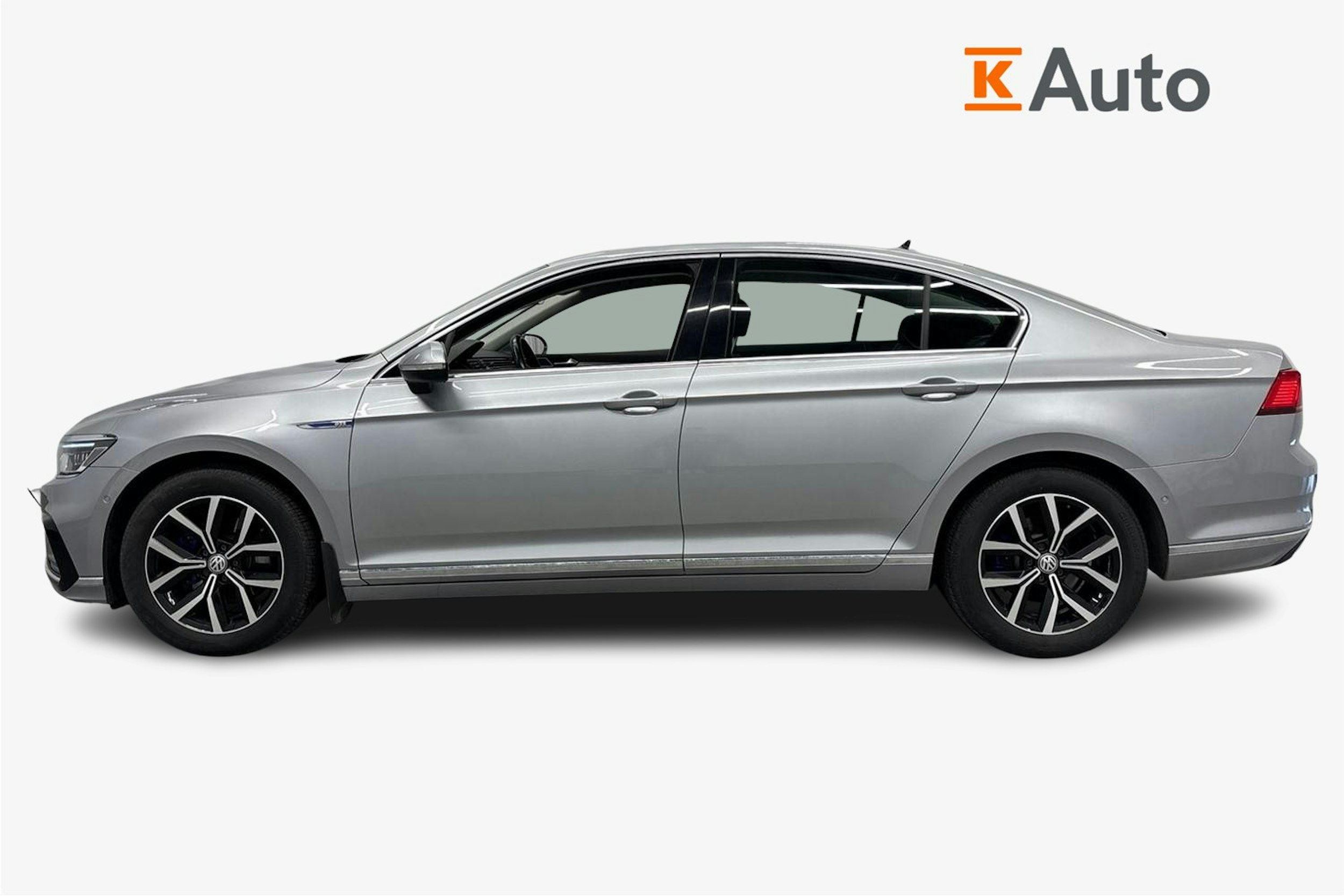 sininen Volkswagen Passat 2020 kuva 6.