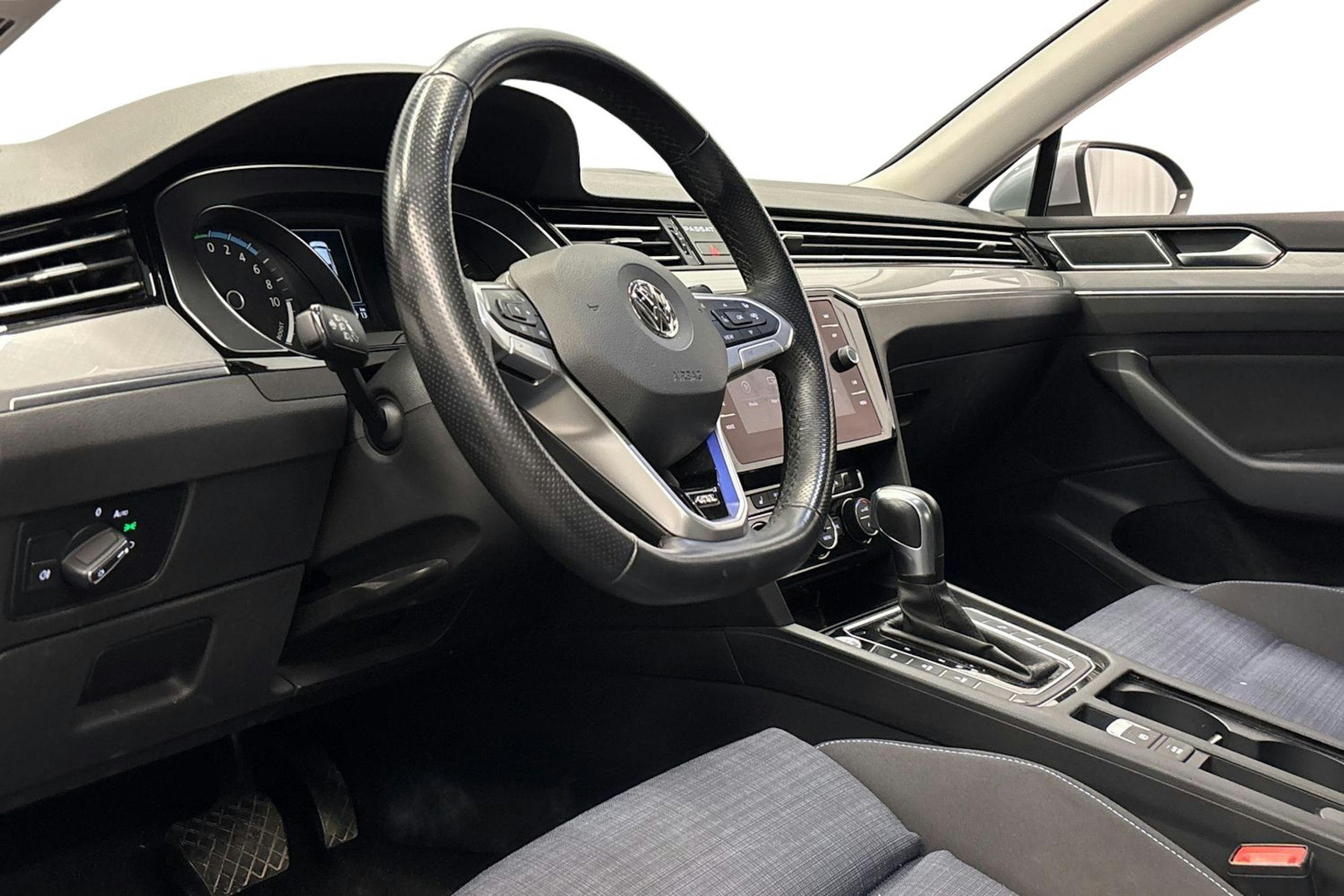 sininen Volkswagen Passat 2020 kuva 7.