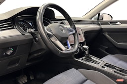 sininen Volkswagen Passat 2020 kuva 7.