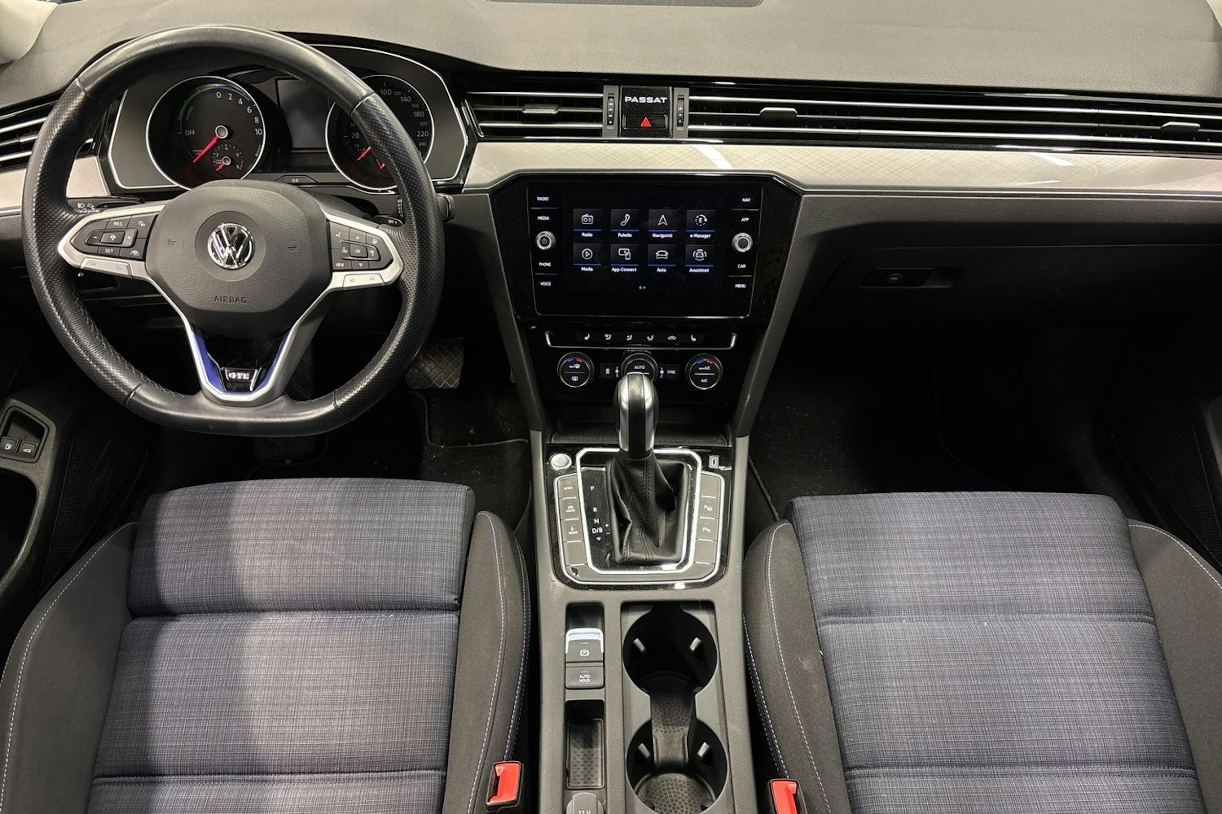 sininen Volkswagen Passat 2020 kuva 9.