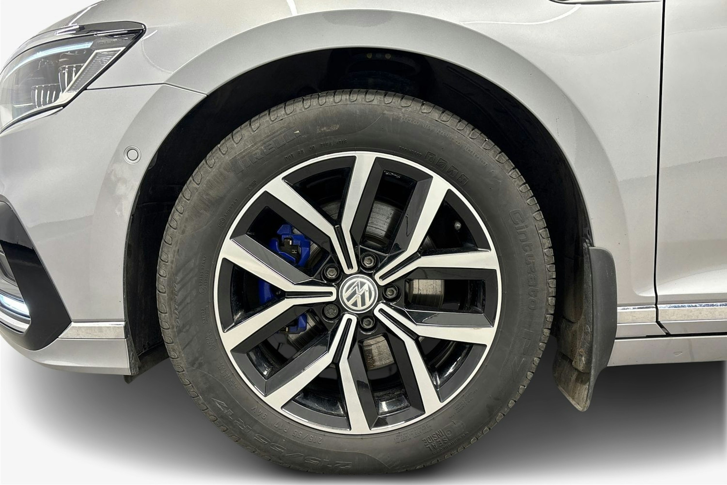 sininen Volkswagen Passat 2020 kuva 11.